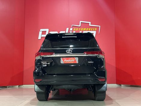 Toyota Hilux SW4 SRX 4x4 2.8 TDI 16V Dies. Aut.