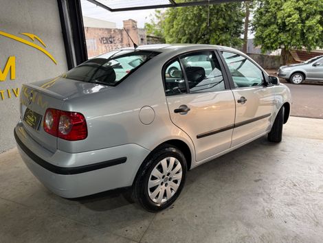 VolksWagen Polo Sedan 1.6 Mi Total Flex 8V 4p