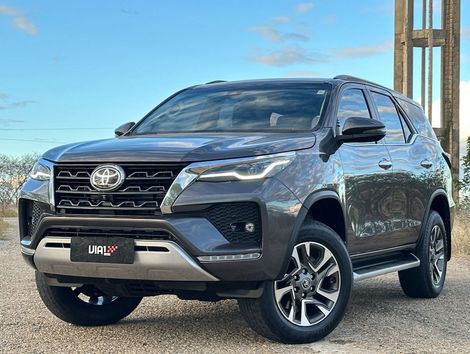 Toyota Hilux SW4 SRX 4x4 2.8 TDI 16V Dies. Aut.