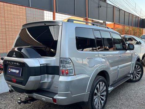 Mitsubishi Pajero HPE Full 3.2 4x4 T.I.Dies. 5p Aut