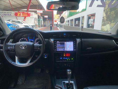 Toyota Hilux SW4 SRX 4x4 2.8 TDI 16V Dies. Aut.