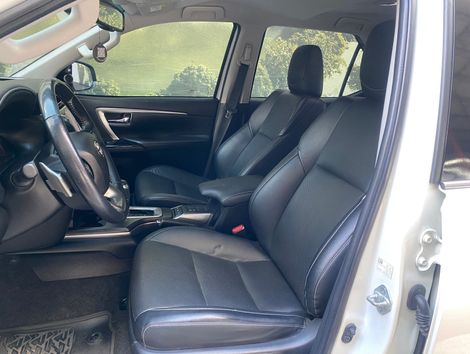 Toyota Hilux SW4 SRX 4x4 2.8 TDI 16V Dies. Aut.
