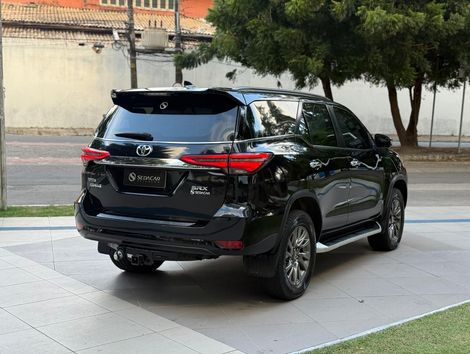 Toyota Hilux SW4 SRX 4x4 2.8 TDI 16V Dies. Aut.