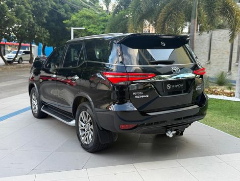 Toyota Hilux SW4 SRX 4x4 2.8 TDI 16V Dies. Aut.