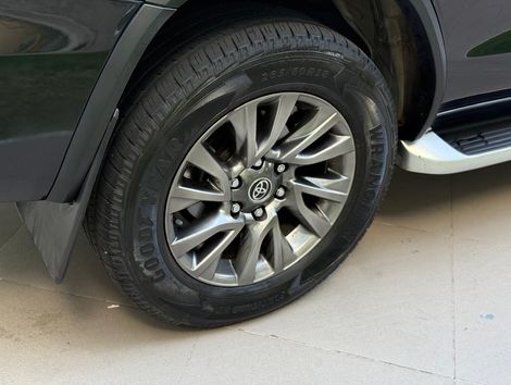 Toyota Hilux SW4 SRX 4x4 2.8 TDI 16V Dies. Aut.