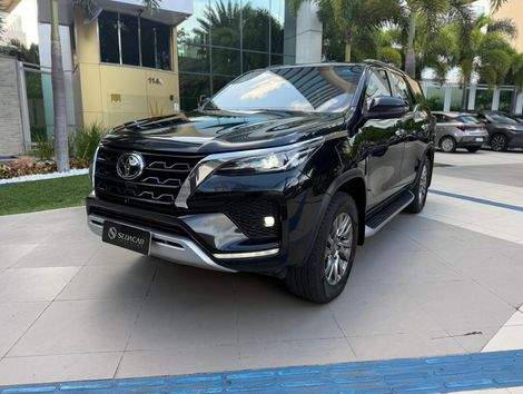 Toyota Hilux SW4 SRX 4x4 2.8 TDI 16V Dies. Aut.