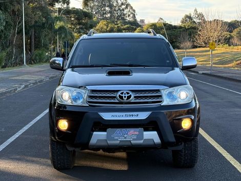Toyota Hilux SW4 SRV D4-D 4x4 3.0 TDI Dies. Aut