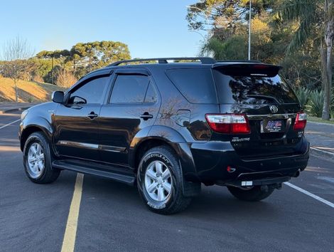 Toyota Hilux SW4 SRV D4-D 4x4 3.0 TDI Dies. Aut