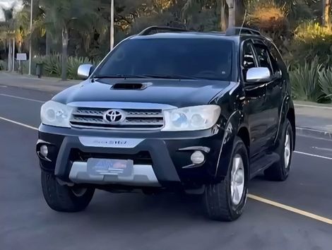 Toyota Hilux SW4 SRV D4-D 4x4 3.0 TDI Dies. Aut