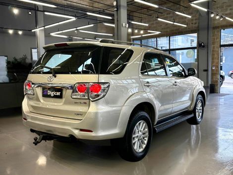 Toyota Hilux SW4 SRV D4-D 4x4 3.0 TDI Dies. Aut