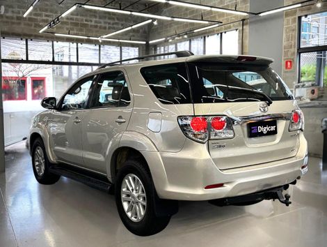 Toyota Hilux SW4 SRV D4-D 4x4 3.0 TDI Dies. Aut