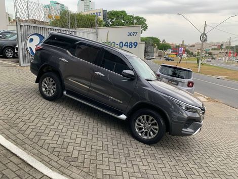 Toyota Hilux SW4 SRX 4x4 2.8 TDI 16V Dies. Aut.