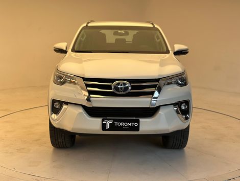 Toyota Hilux SW4 SRX 4x4 2.8 TDI 16V Dies. Aut.