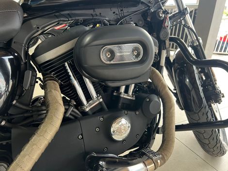 Harley XL 883 R