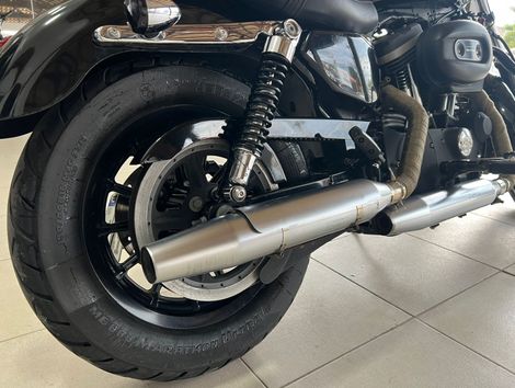 Harley XL 883 R