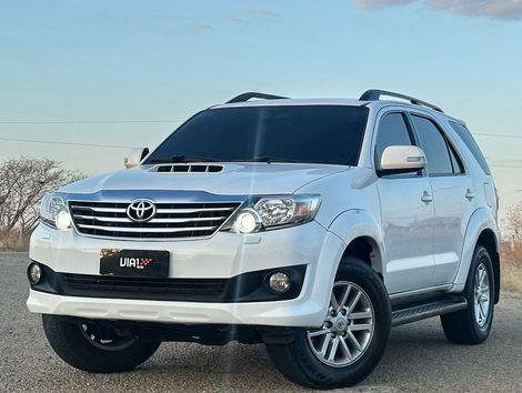 Toyota Hilux SW4 SRV D4-D 4x4 3.0 TDI Dies. Aut