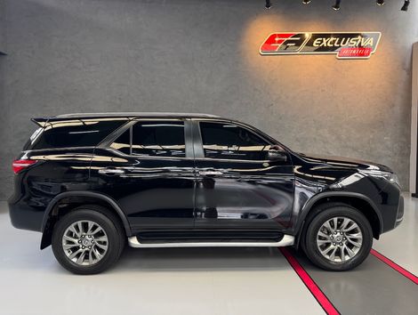 Toyota Hilux SW4 SRX 4x4 2.8 TDI 16V Dies. Aut.