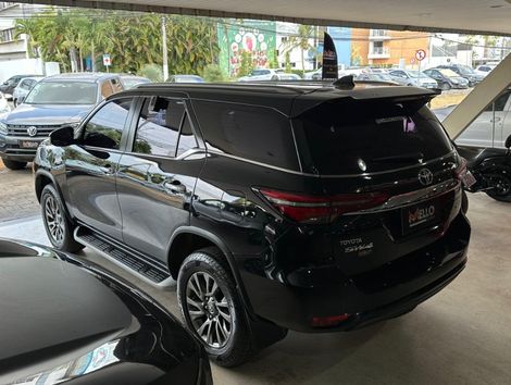 Toyota Hilux SW4 SRX 4x4 2.8 TDI 16V Dies. Aut.