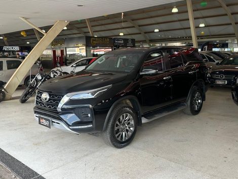 Toyota Hilux SW4 SRX 4x4 2.8 TDI 16V Dies. Aut.