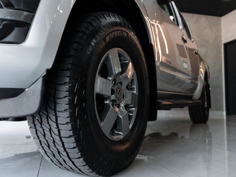 Nissan Frontier SV AT. CD 4x4 2.5 TB Dies. Aut.