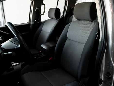 Nissan Frontier SV AT. CD 4x4 2.5 TB Dies. Aut.