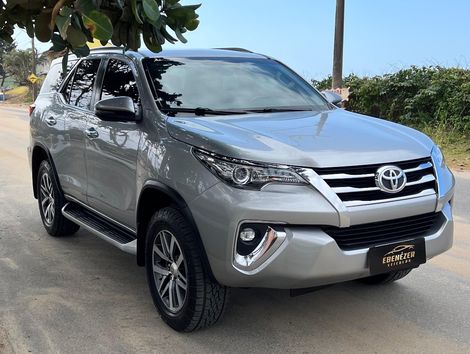 Toyota Hilux SW4 SRX 4x4 2.8 TDI 16V Dies. Aut.