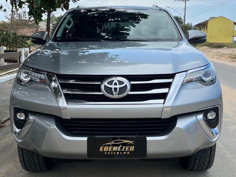 Toyota Hilux SW4 SRX 4x4 2.8 TDI 16V Dies. Aut.