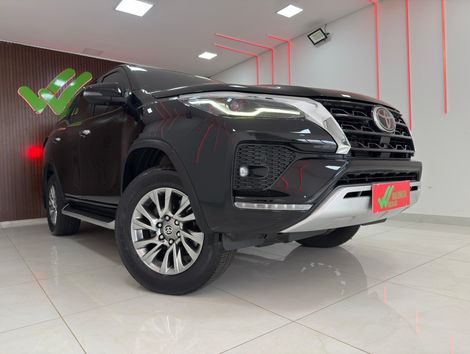 Toyota Hilux SW4 SRX 4x4 2.8 TDI 16V Dies. Aut.