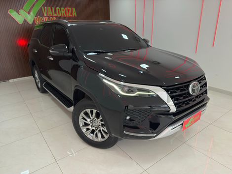 Toyota Hilux SW4 SRX 4x4 2.8 TDI 16V Dies. Aut.