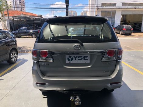 Toyota Hilux SW4 SRV D4-D 4x4 3.0 TDI Dies. Aut