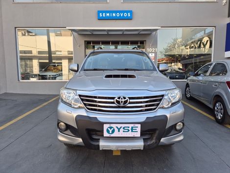 Toyota Hilux SW4 SRV D4-D 4x4 3.0 TDI Dies. Aut