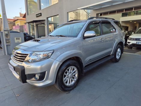 Toyota Hilux SW4 SRV D4-D 4x4 3.0 TDI Dies. Aut