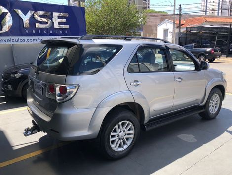 Toyota Hilux SW4 SRV D4-D 4x4 3.0 TDI Dies. Aut