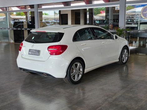 Mercedes Classe A 200 1.6 TB 16V Style 156cv Aut.