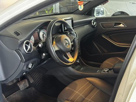 Mercedes Classe A 200 1.6 TB 16V Style 156cv Aut.