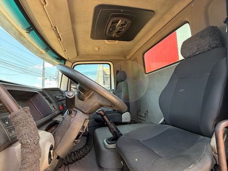 VOLKSWAGEN 31-320 E Constel. 6x4 3-Eixos 2p (die.)