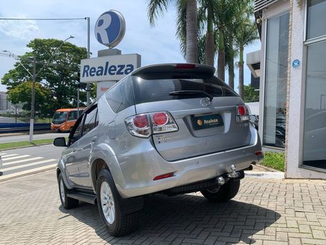 Toyota Hilux SW4 SR 4x2 2.7/ 2.7 Flex 16V Aut.
