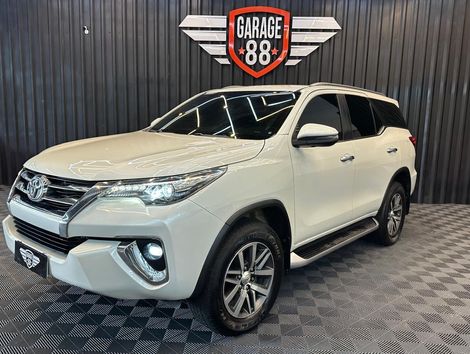 Toyota Hilux SW4 SRX 4x4 2.8 TDI 16V Dies. Aut.