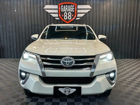 Toyota Hilux SW4 SRX 4x4 2.8 TDI 16V Dies. Aut.