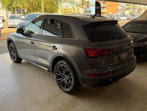 Audi Q5 S-Line Black 2.0 TFSI Quat. S-Tronic