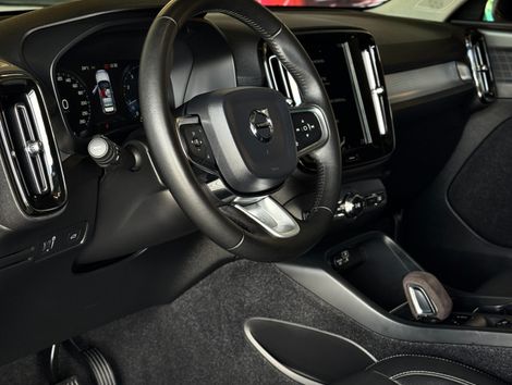 Volvo XC 40 T-5 MOMENTUM 2.0 252cv AWD