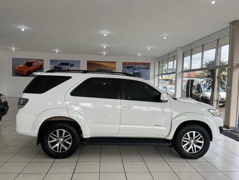 Toyota Hilux SW4 SRV D4-D 4x4 3.0 TDI Dies. Aut