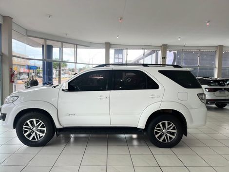 Toyota Hilux SW4 SRV D4-D 4x4 3.0 TDI Dies. Aut