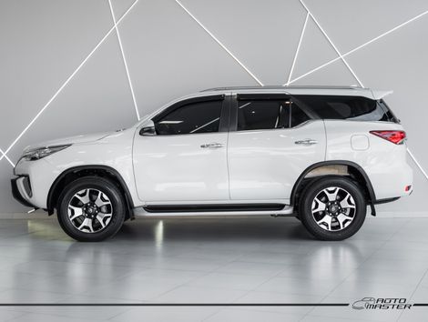 Toyota Hilux SW4 SRX Diamo. 4x4 2.8 TB Die Aut.