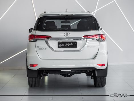 Toyota Hilux SW4 SRX Diamo. 4x4 2.8 TB Die Aut.