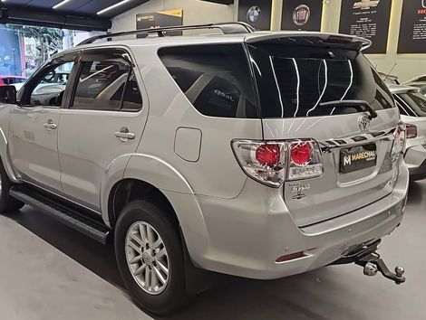 Toyota Hilux SW4 SRV D4-D 4x4 3.0 TDI Dies. Aut