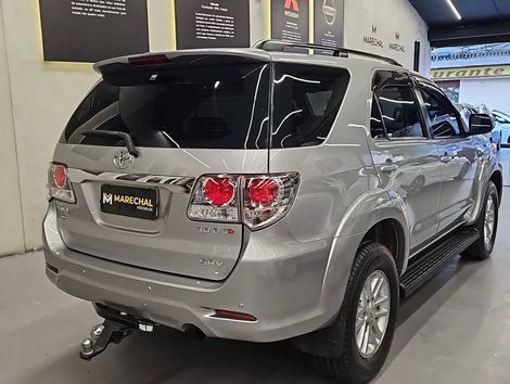 Toyota Hilux SW4 SRV D4-D 4x4 3.0 TDI Dies. Aut