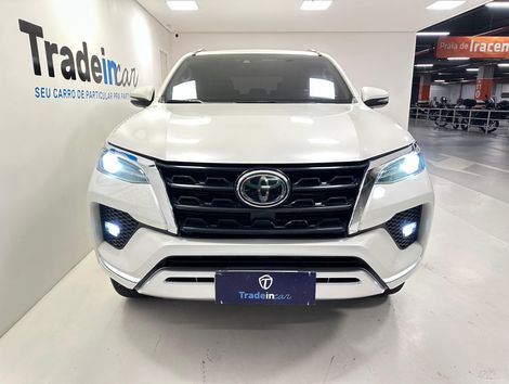 Toyota Hilux SW4 SRX 4x4 2.8 TDI 16V Dies. Aut.