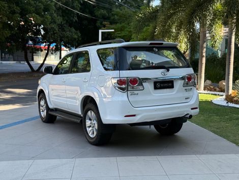 Toyota Hilux SW4 SRV D4-D 4x4 3.0 TDI Dies. Aut