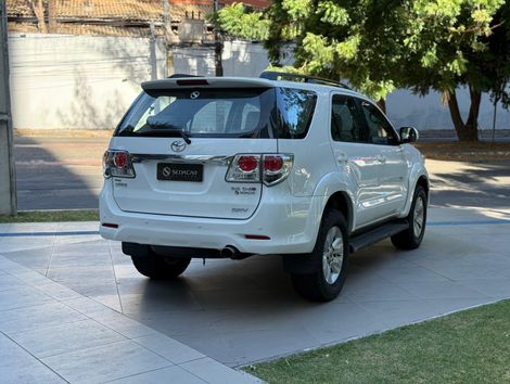 Toyota Hilux SW4 SRV D4-D 4x4 3.0 TDI Dies. Aut